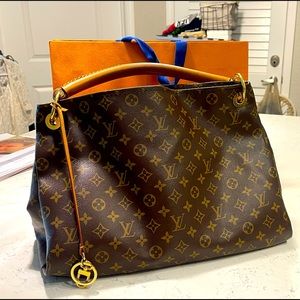 Louis Vuitton Artsy Hobo style luxury bag